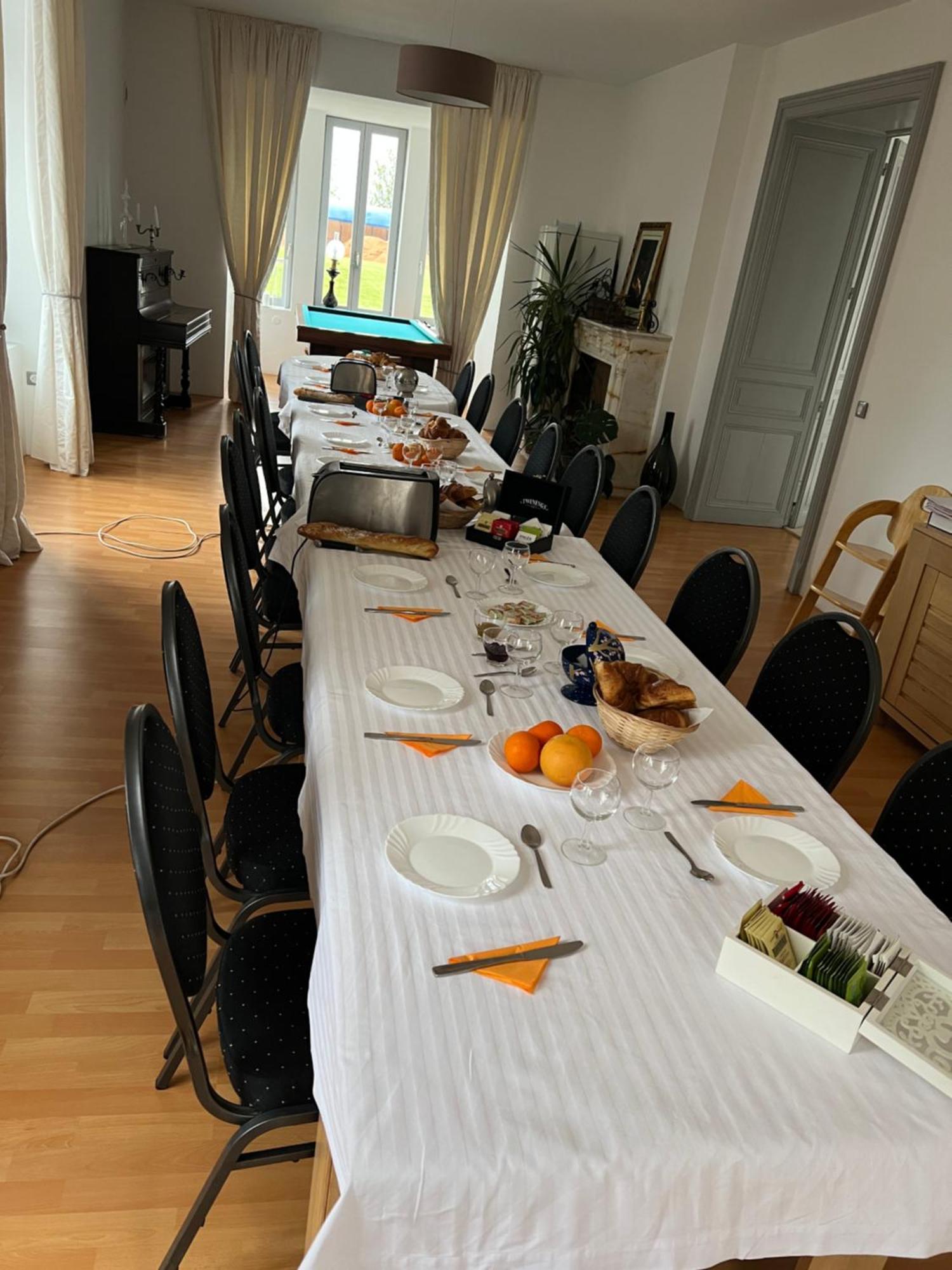 Chateau Camus Bed & Breakfast Montmarault Luaran gambar
